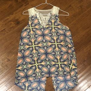 Summer sleeveless shirt